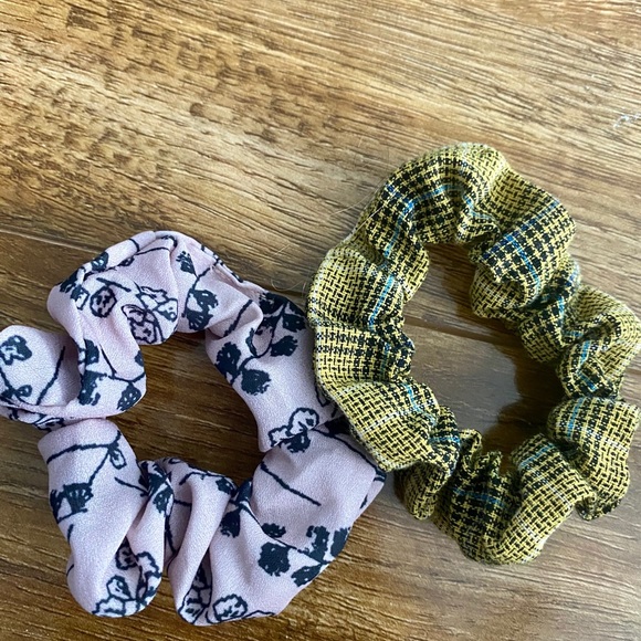 50 scrunchies - Picture 3 of 5